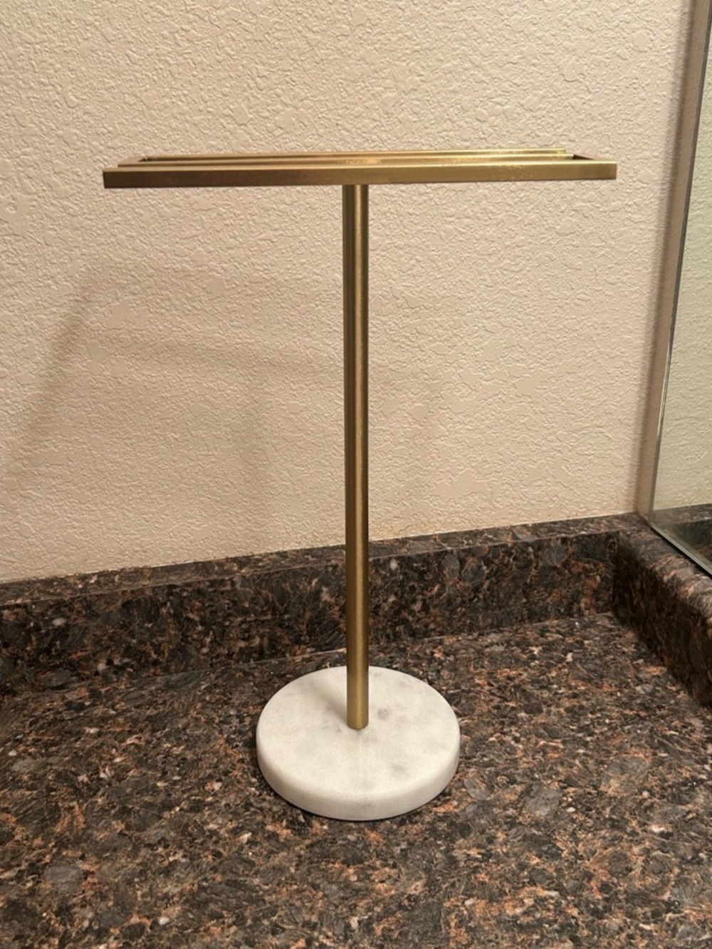 S Jewelry Stand